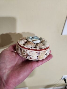 Vintage Handmade Seashell Trinket Box - Natural Beige